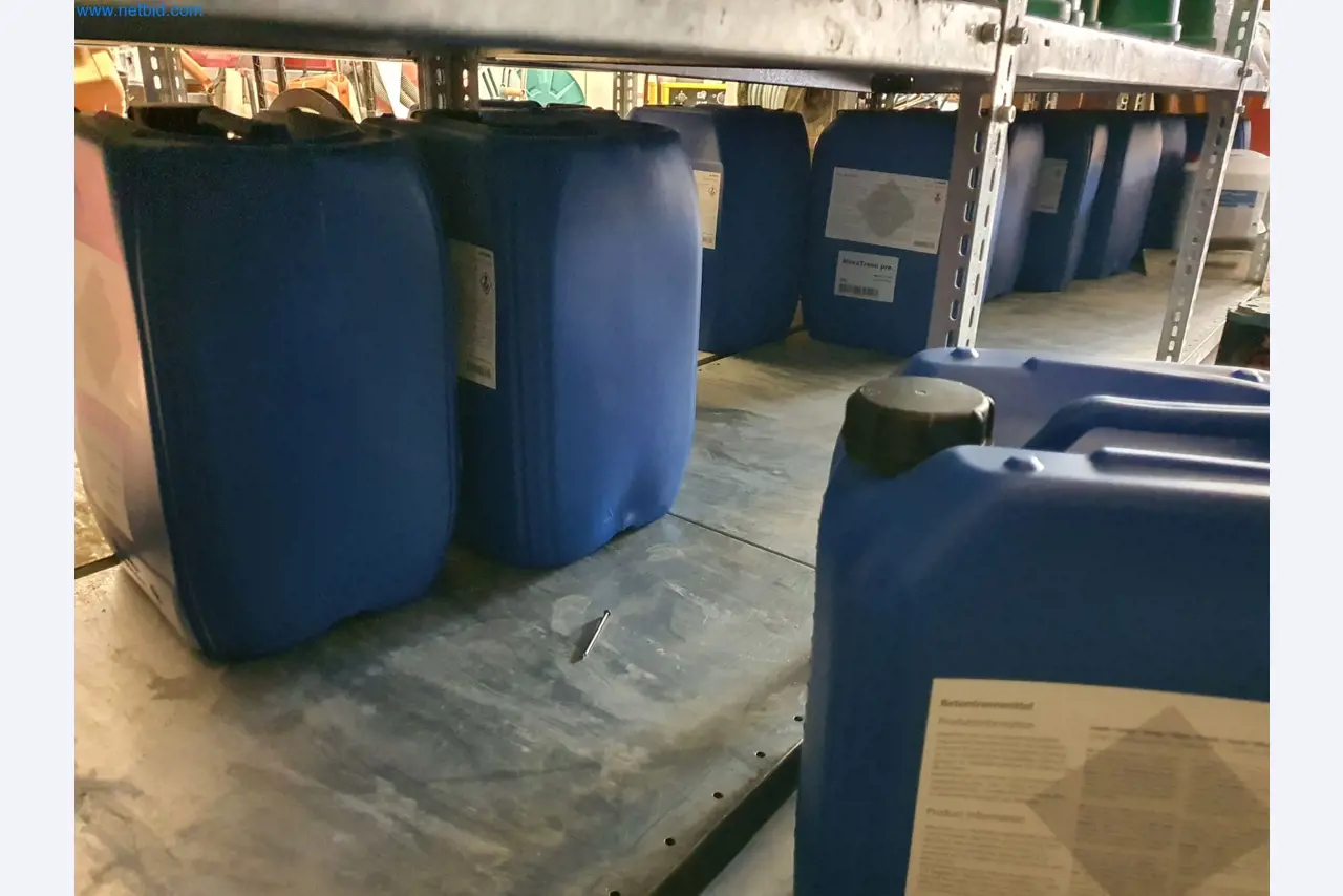 Maszyny budowlane, pojazdy, materiały szalunkowe i akcesoria z sektora budowlanego-9