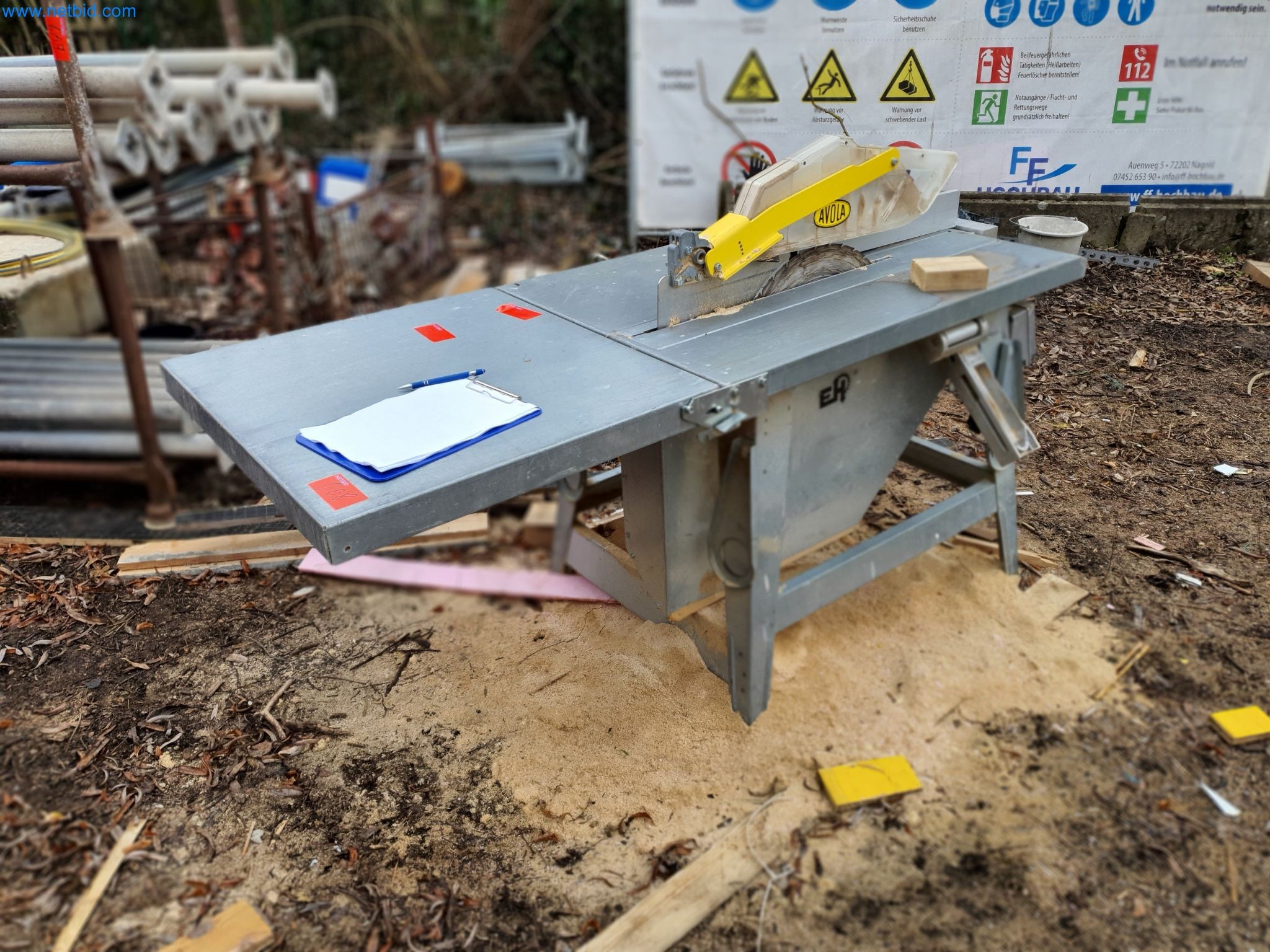 Baumaschinen, Fahrzeuge, Schalungsmaterial und Zubehör aus dem Bereich Hochbau-1