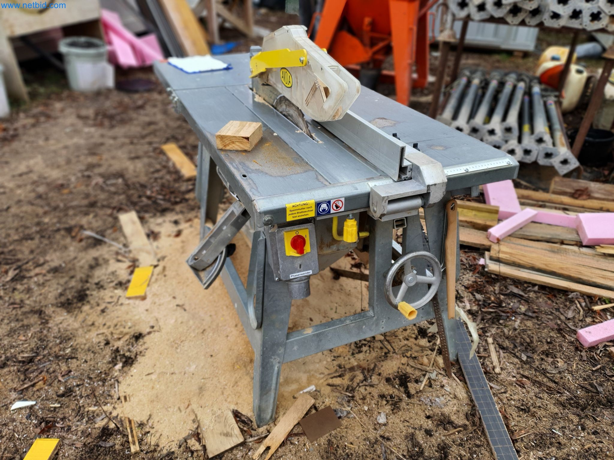 Baumaschinen, Fahrzeuge, Schalungsmaterial und Zubehör aus dem Bereich Hochbau-2