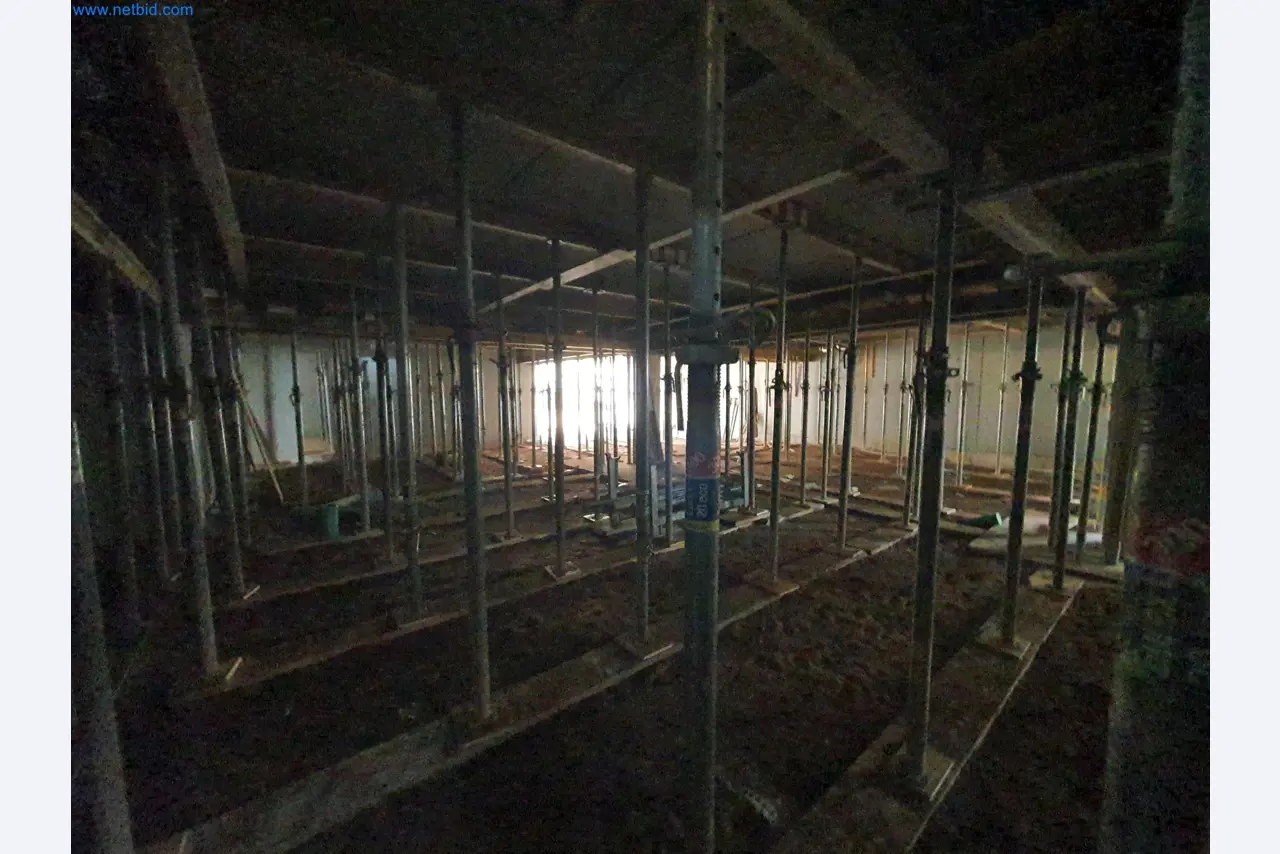 Baumaschinen, Fahrzeuge, Schalungsmaterial und Zubehör aus dem Bereich Hochbau-10