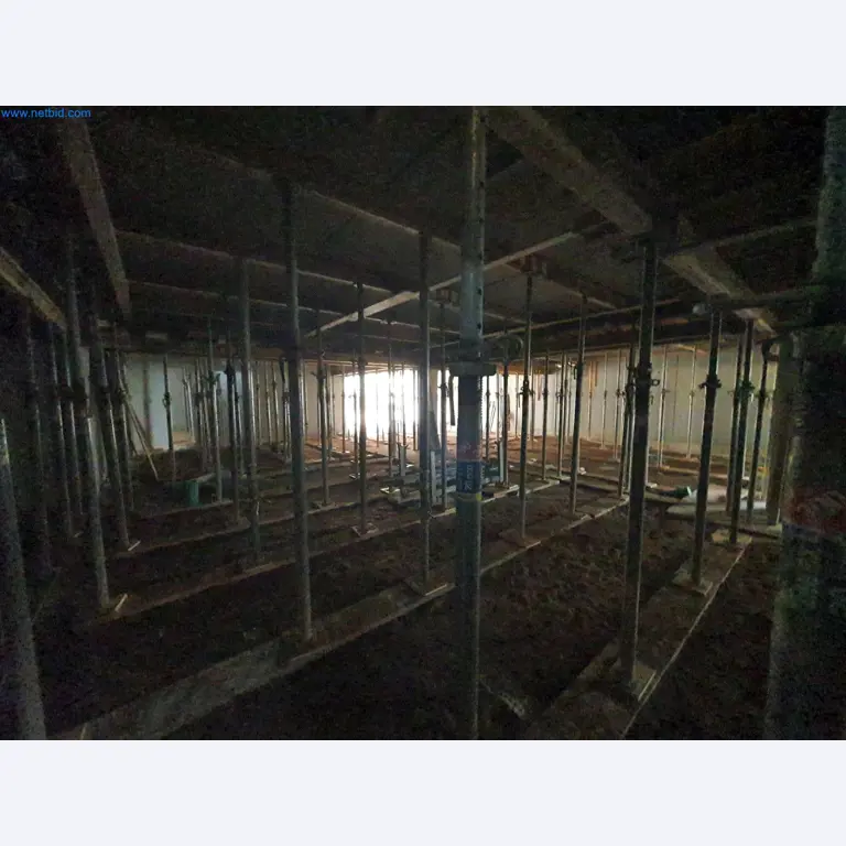 Baumaschinen, Fahrzeuge, Schalungsmaterial und Zubehör aus dem Bereich Hochbau-10