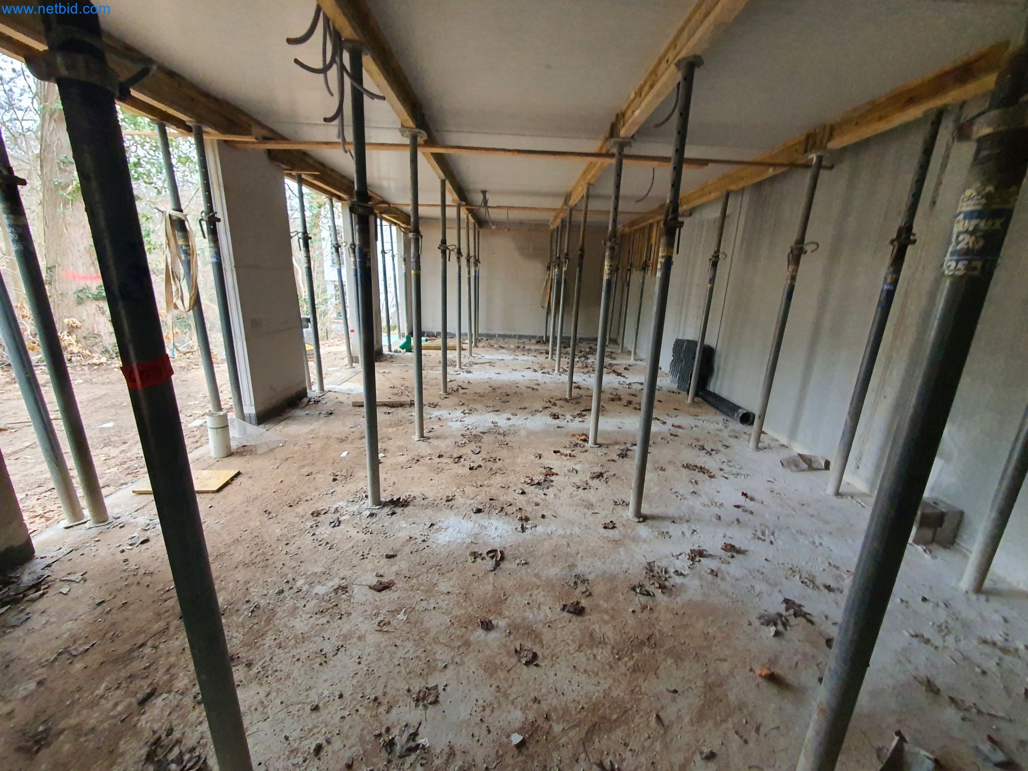 Stavební stroje, vozidla, bednicí materiál a příslušenství z oblasti stavebnictví-11