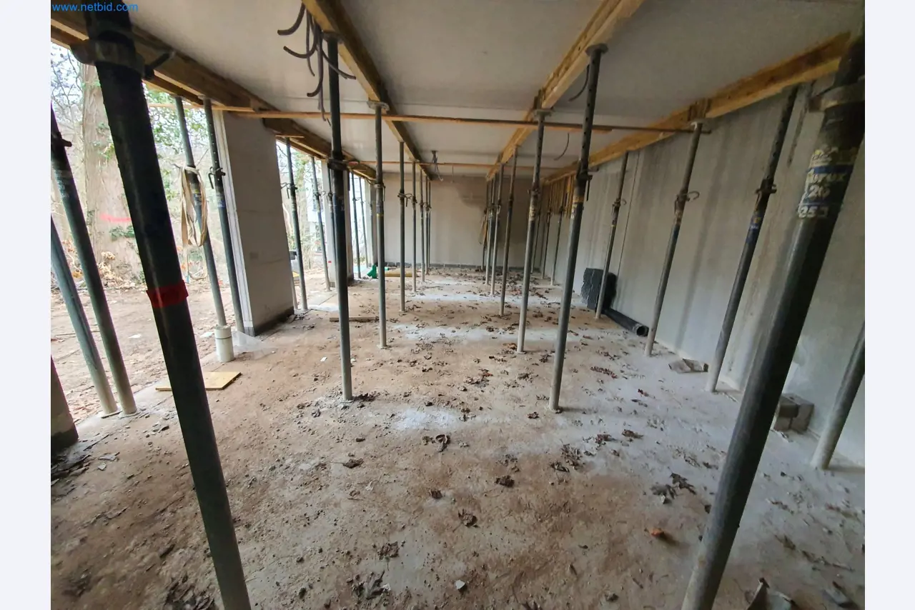 Baumaschinen, Fahrzeuge, Schalungsmaterial und Zubehör aus dem Bereich Hochbau-11