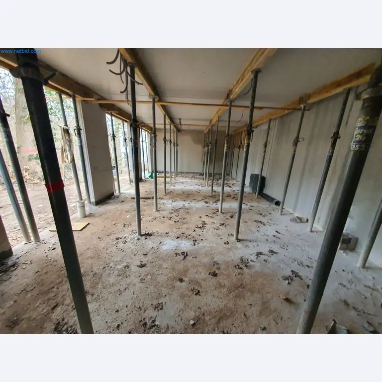 Baumaschinen, Fahrzeuge, Schalungsmaterial und Zubehör aus dem Bereich Hochbau-11