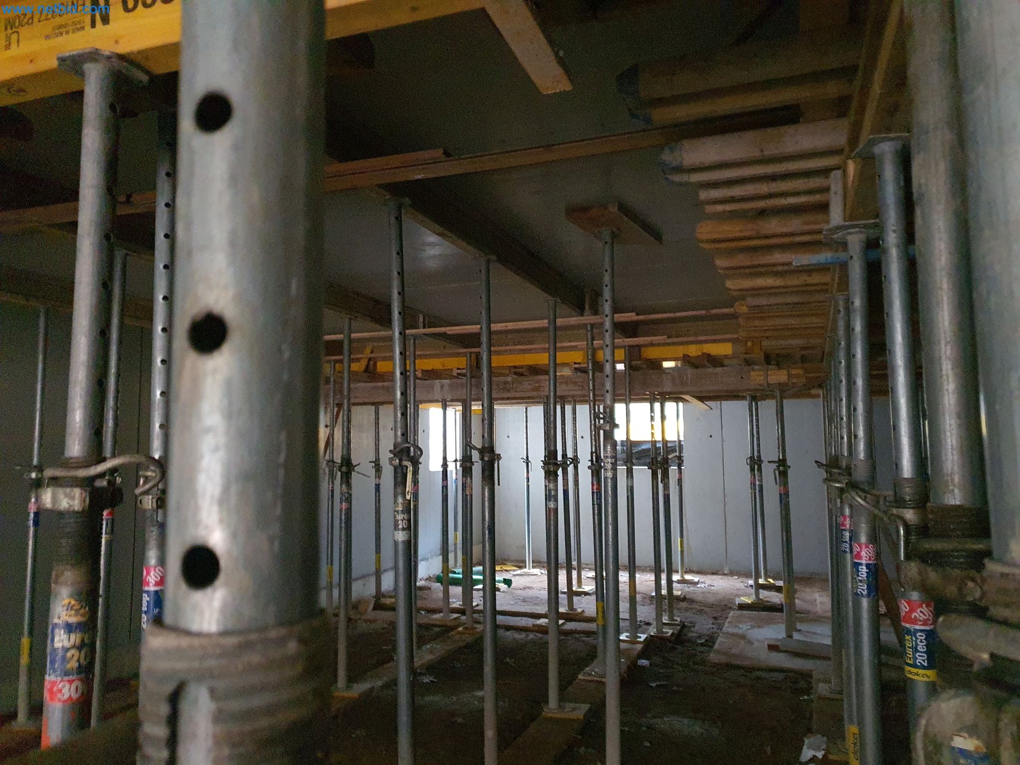 Stavební stroje, vozidla, bednicí materiál a příslušenství z oblasti stavebnictví-13