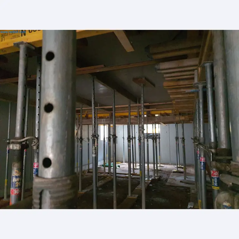 Baumaschinen, Fahrzeuge, Schalungsmaterial und Zubehör aus dem Bereich Hochbau-13