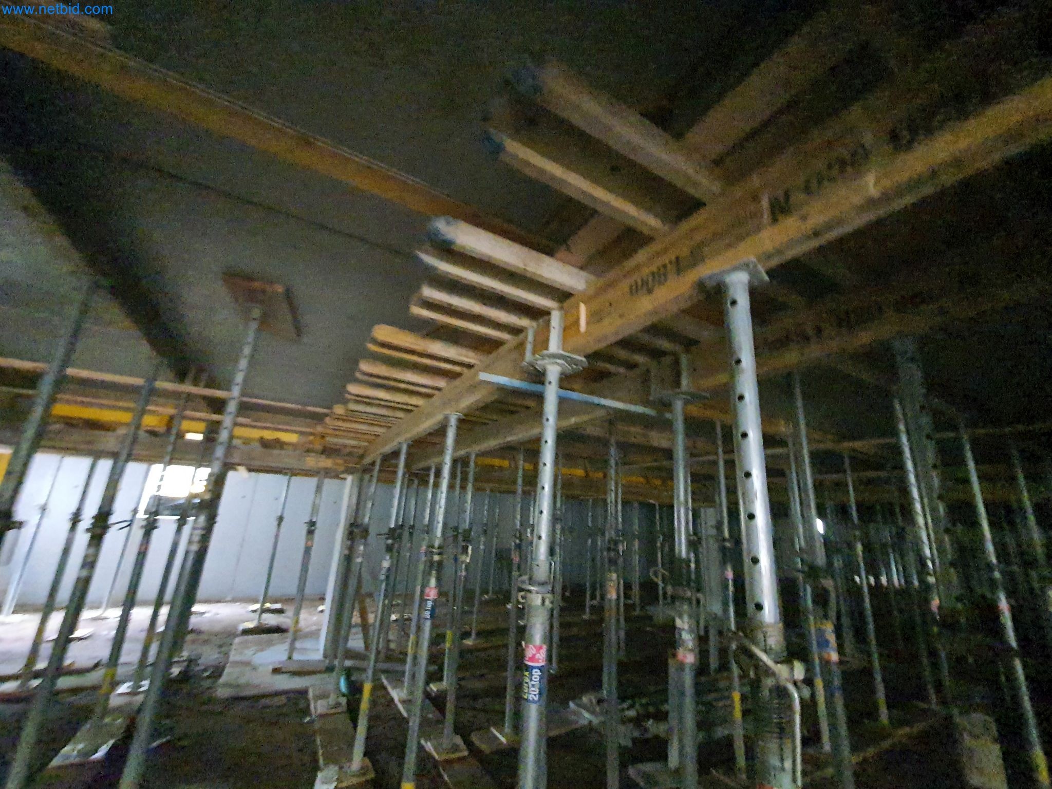 Stavební stroje, vozidla, bednicí materiál a příslušenství z oblasti stavebnictví-14