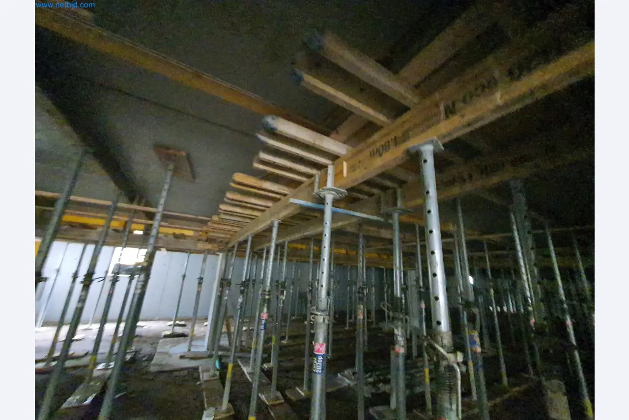 Baumaschinen, Fahrzeuge, Schalungsmaterial und Zubehör aus dem Bereich Hochbau-14