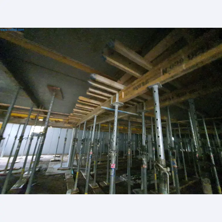 Baumaschinen, Fahrzeuge, Schalungsmaterial und Zubehör aus dem Bereich Hochbau-14