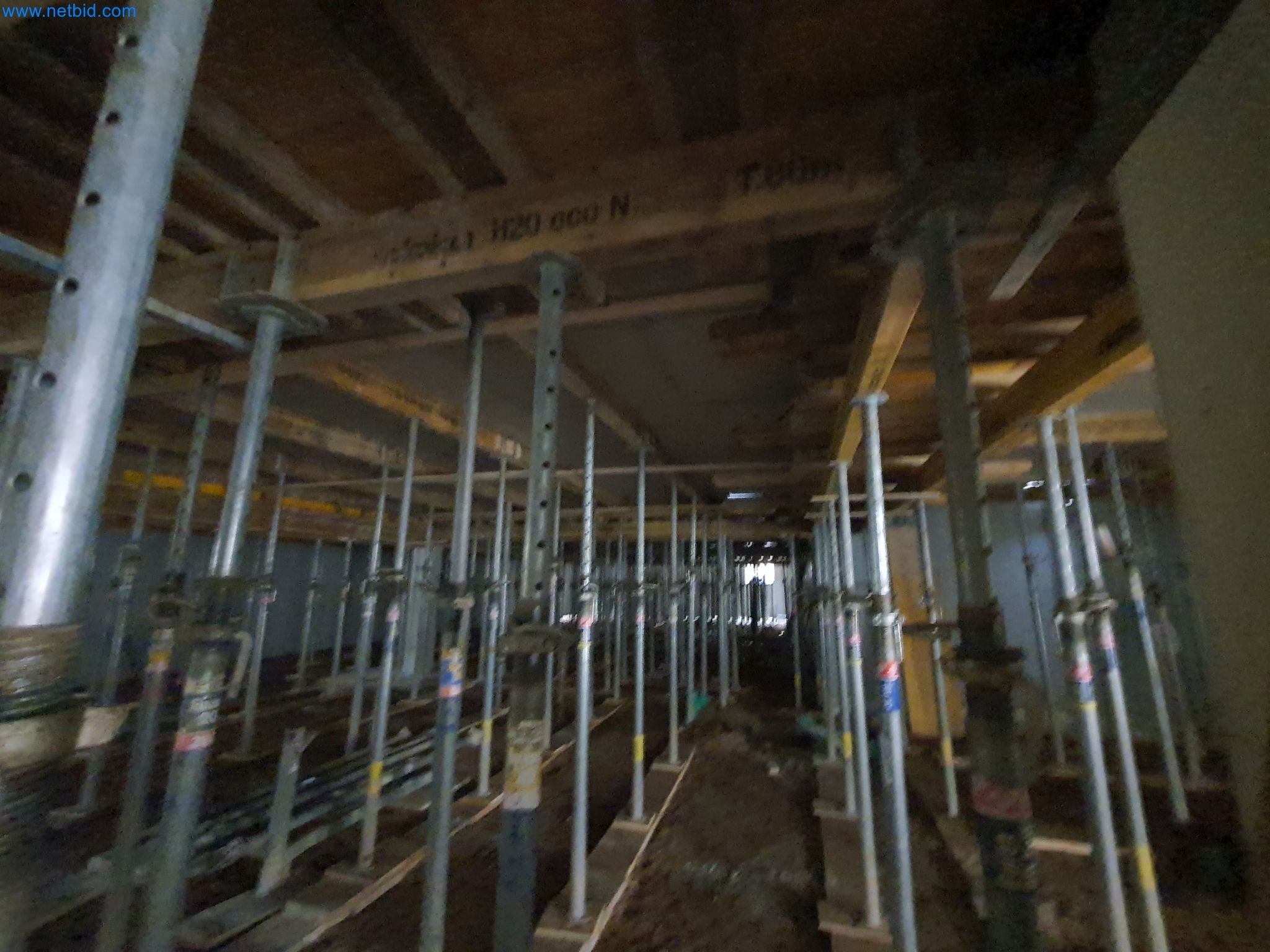 Stavební stroje, vozidla, bednicí materiál a příslušenství z oblasti stavebnictví-15