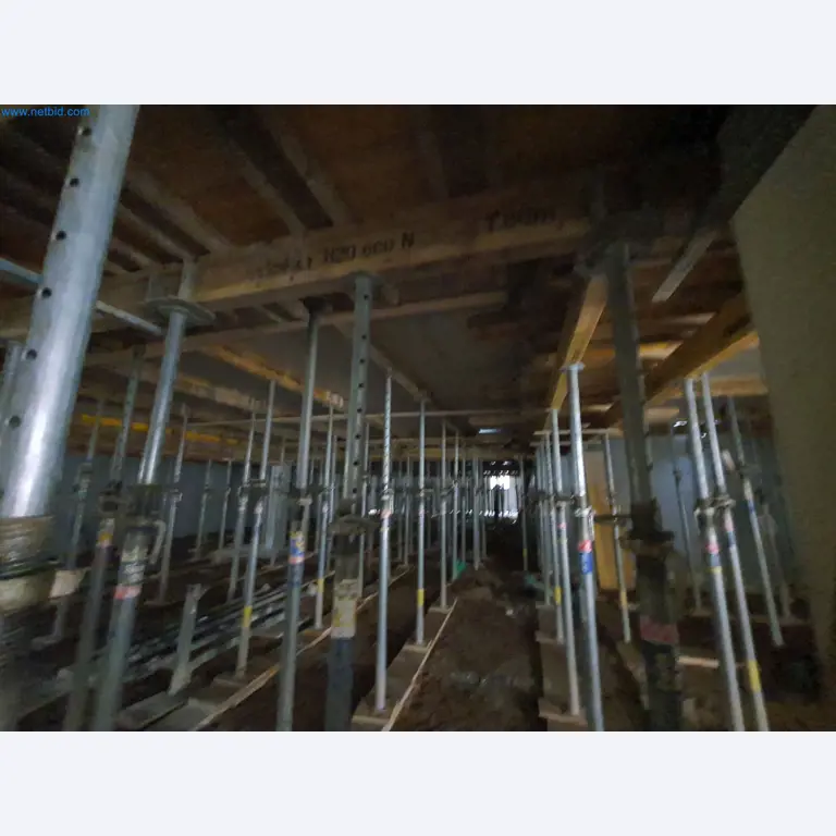 Baumaschinen, Fahrzeuge, Schalungsmaterial und Zubehör aus dem Bereich Hochbau-15