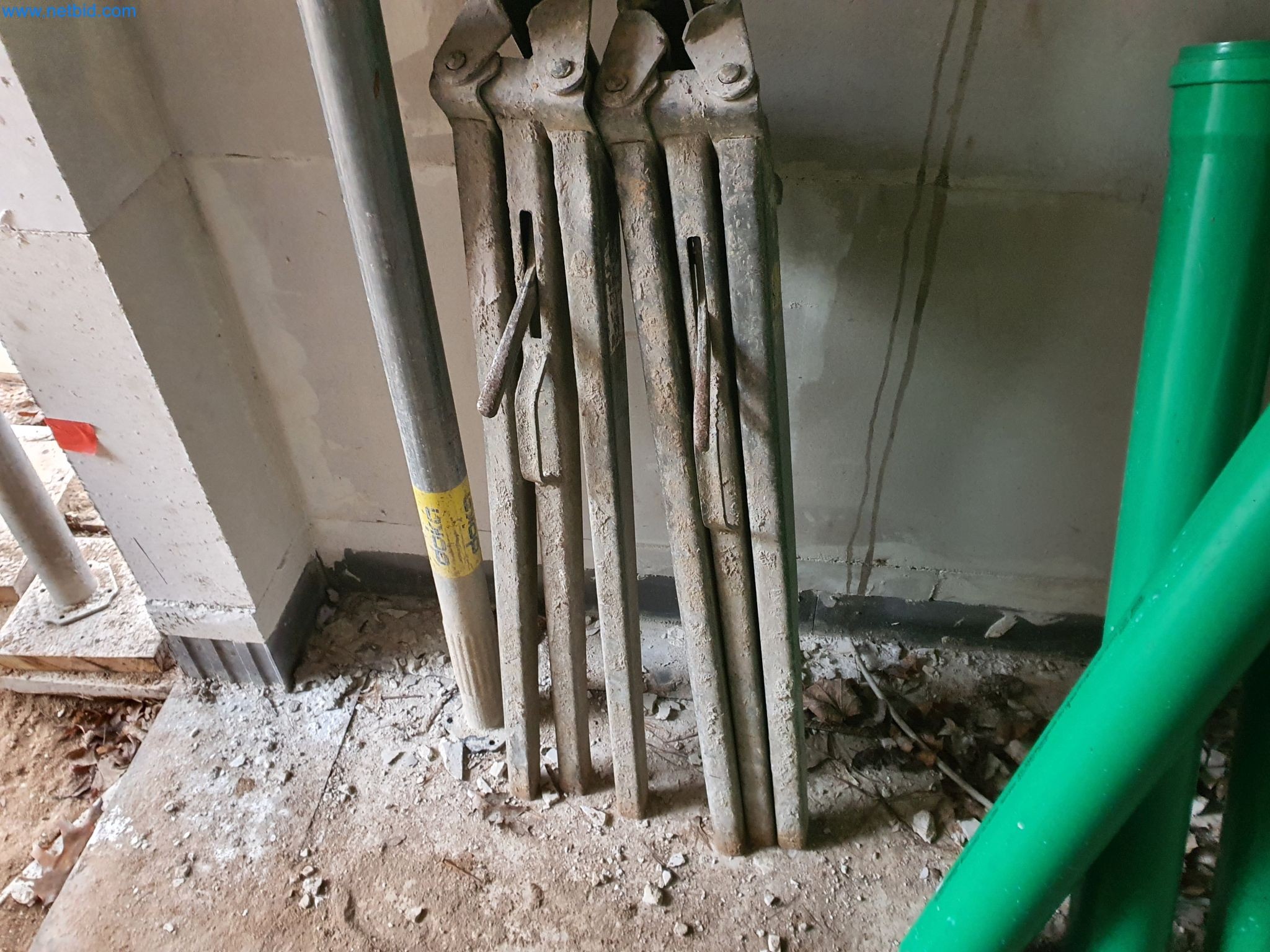 Stavební stroje, vozidla, bednicí materiál a příslušenství z oblasti stavebnictví-2