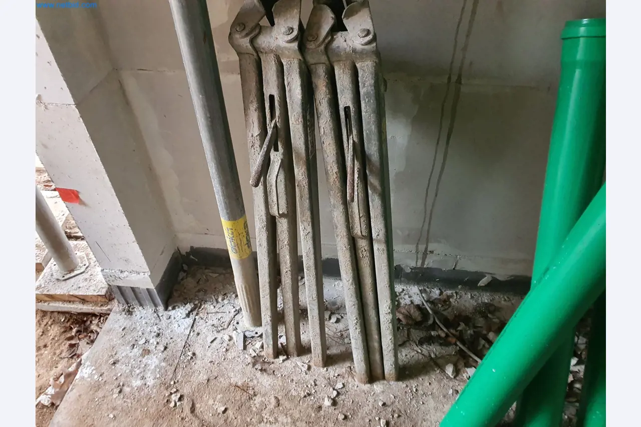 Baumaschinen, Fahrzeuge, Schalungsmaterial und Zubehör aus dem Bereich Hochbau-2