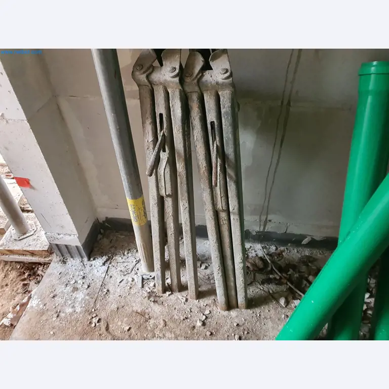 Baumaschinen, Fahrzeuge, Schalungsmaterial und Zubehör aus dem Bereich Hochbau-2