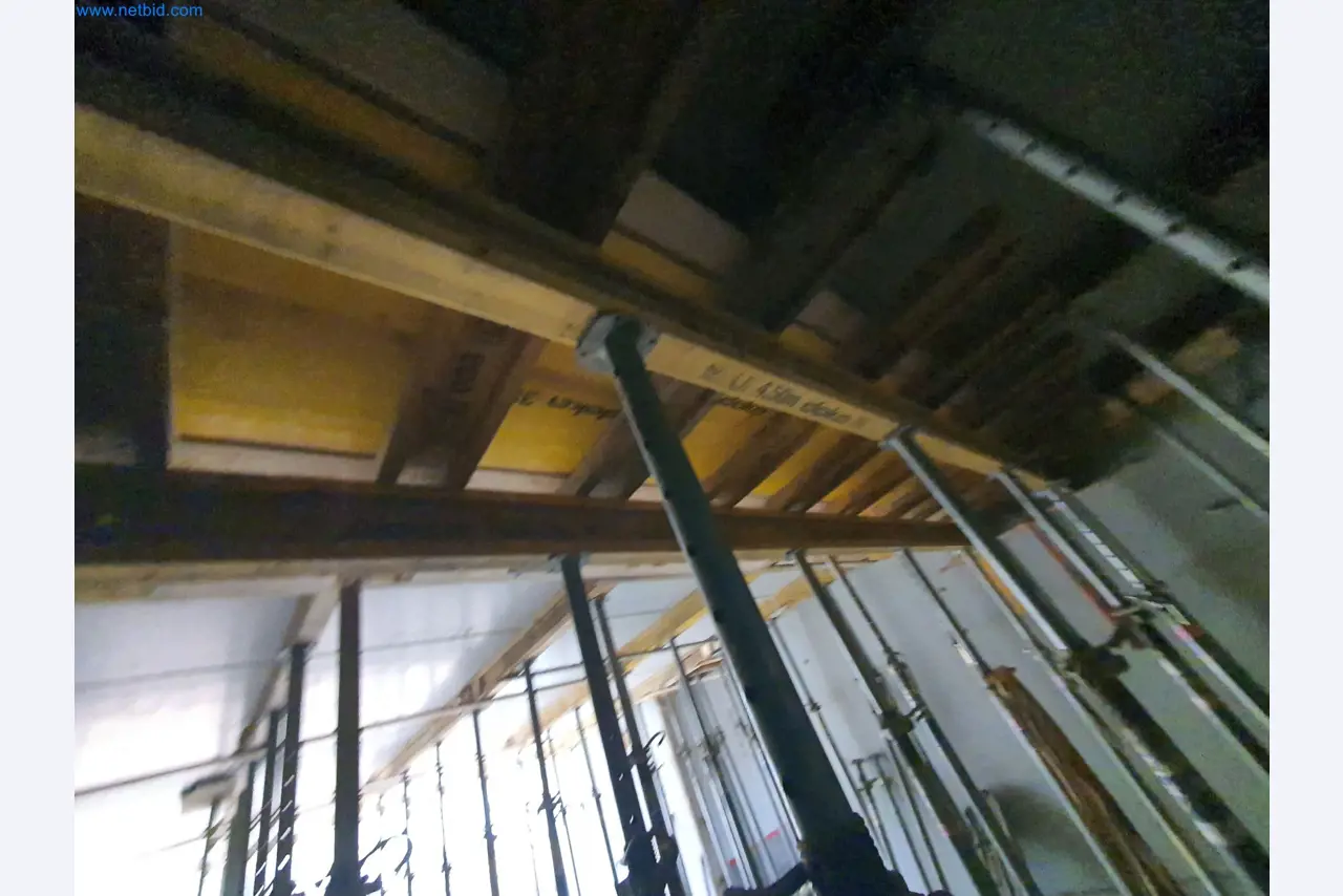 Baumaschinen, Fahrzeuge, Schalungsmaterial und Zubehör aus dem Bereich Hochbau-3