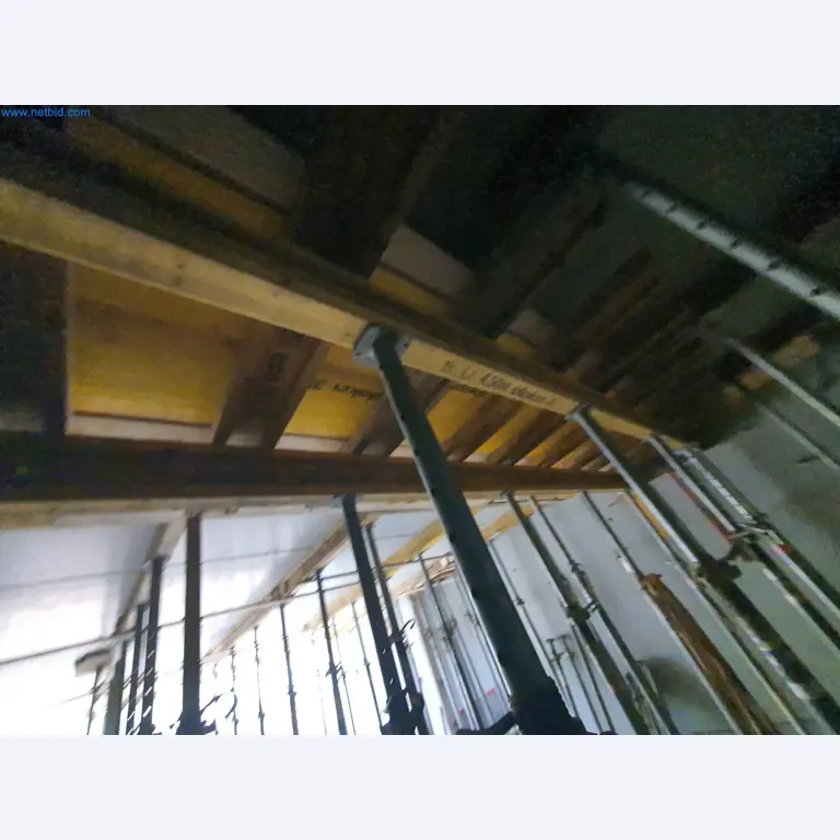 Baumaschinen, Fahrzeuge, Schalungsmaterial und Zubehör aus dem Bereich Hochbau-3