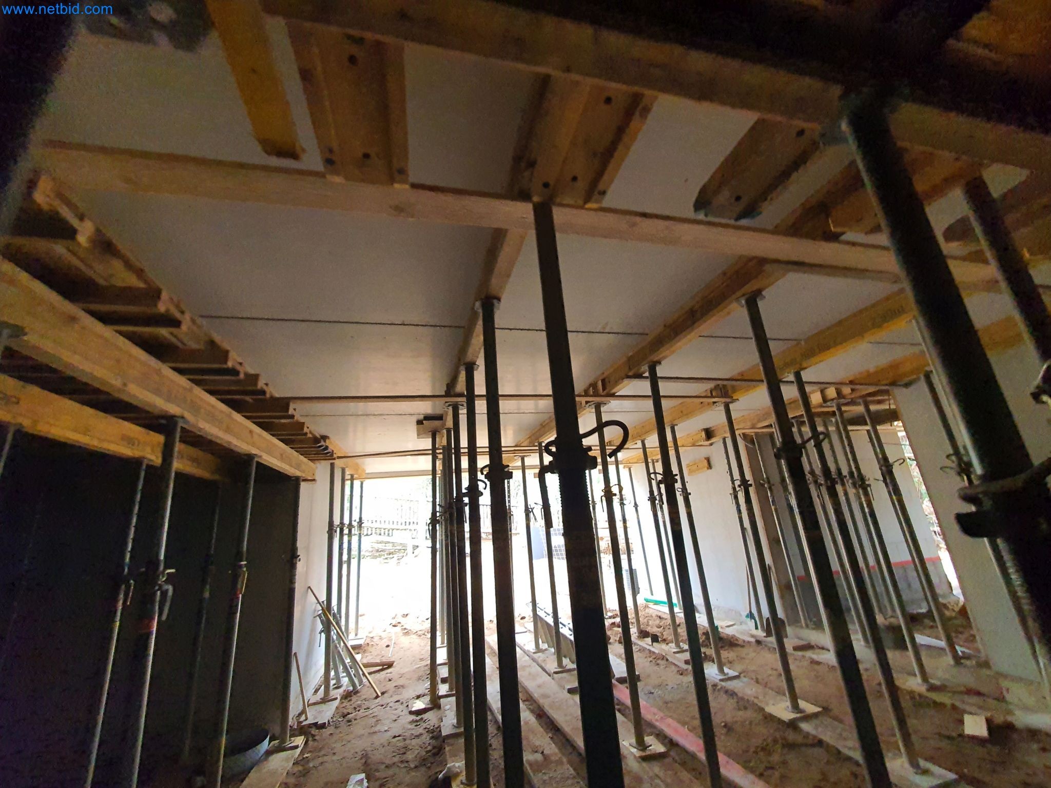 Stavební stroje, vozidla, bednicí materiál a příslušenství z oblasti stavebnictví-4