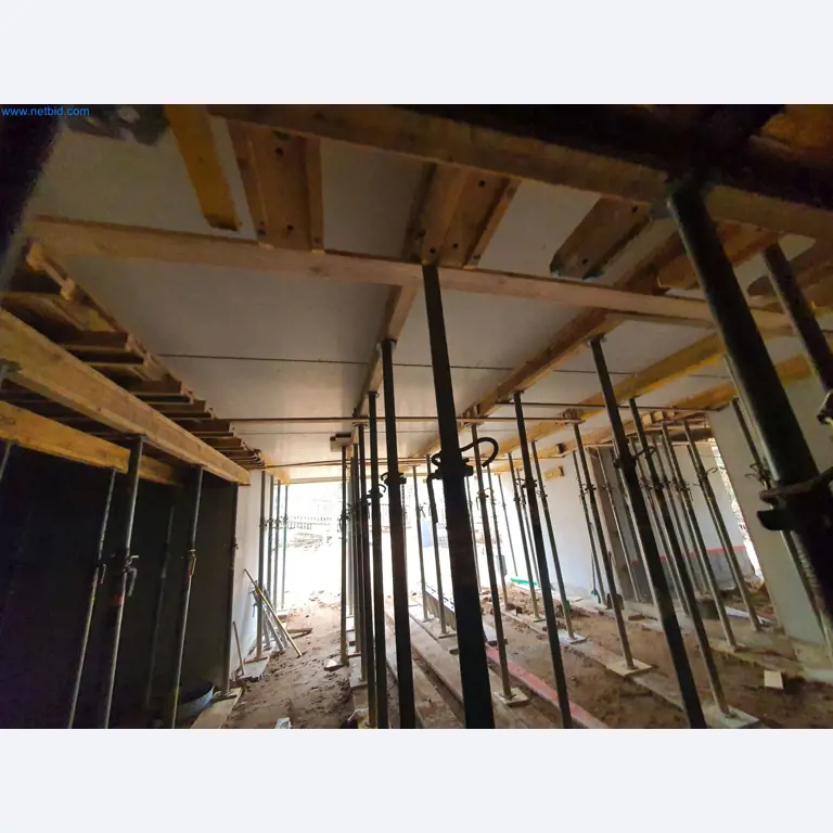 Baumaschinen, Fahrzeuge, Schalungsmaterial und Zubehör aus dem Bereich Hochbau-4