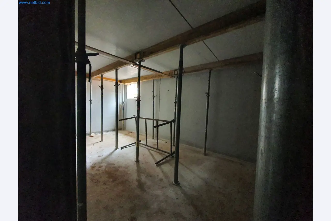 Baumaschinen, Fahrzeuge, Schalungsmaterial und Zubehör aus dem Bereich Hochbau-5