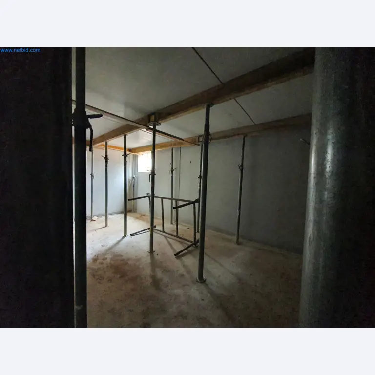 Baumaschinen, Fahrzeuge, Schalungsmaterial und Zubehör aus dem Bereich Hochbau-5