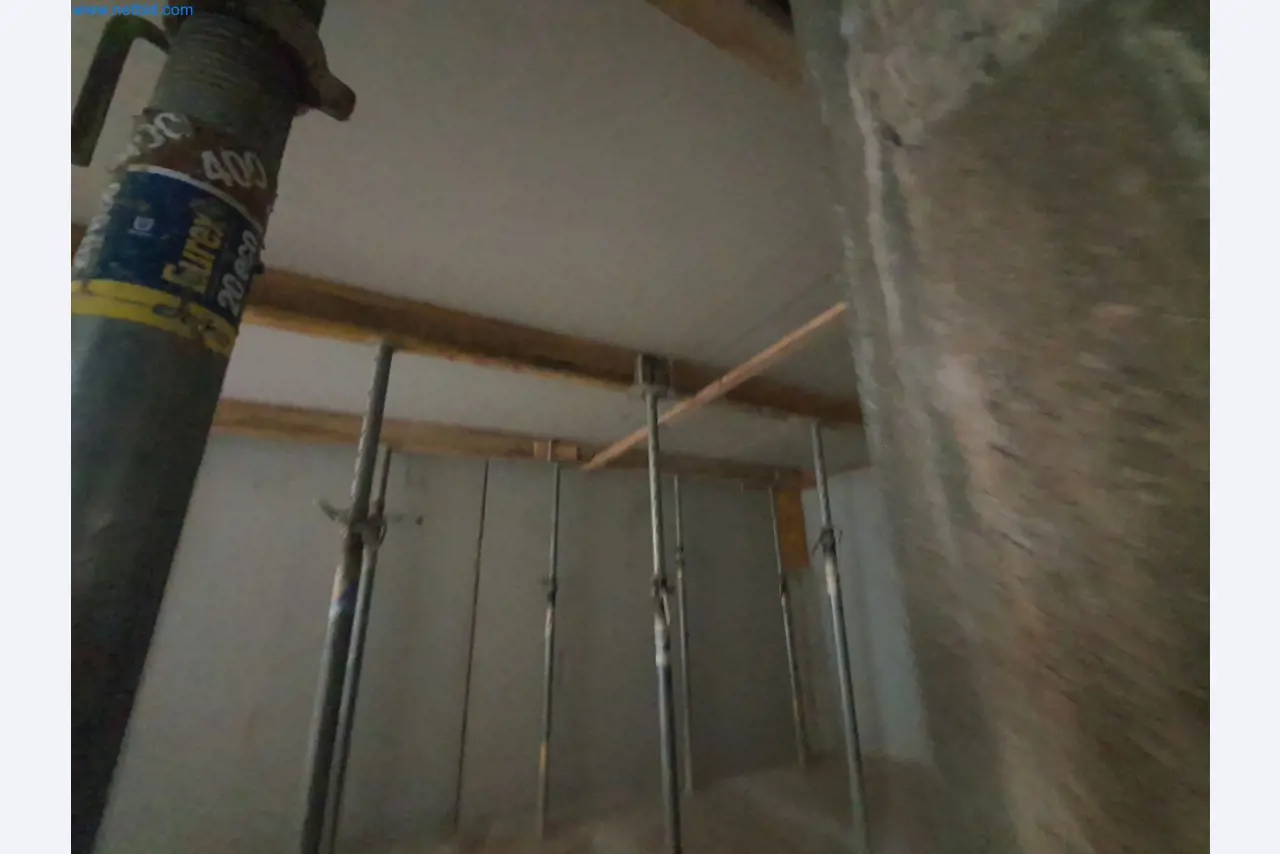 Baumaschinen, Fahrzeuge, Schalungsmaterial und Zubehör aus dem Bereich Hochbau-6