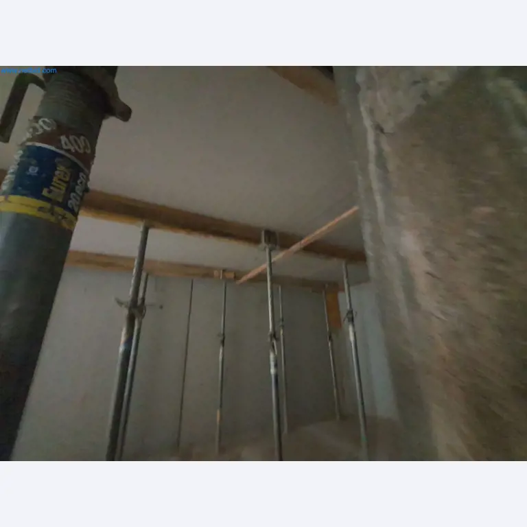 Baumaschinen, Fahrzeuge, Schalungsmaterial und Zubehör aus dem Bereich Hochbau-6