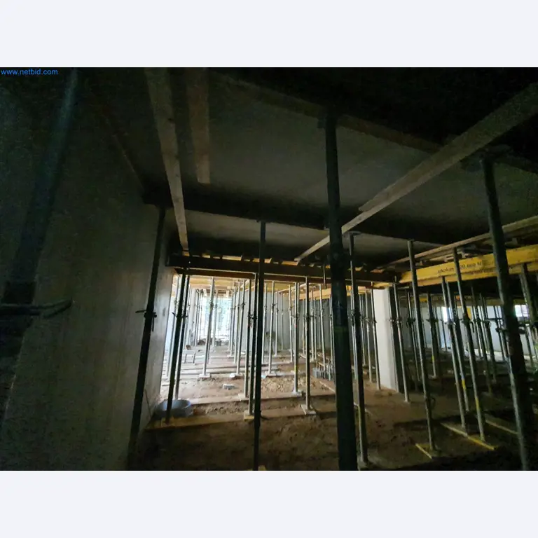 Baumaschinen, Fahrzeuge, Schalungsmaterial und Zubehör aus dem Bereich Hochbau-7