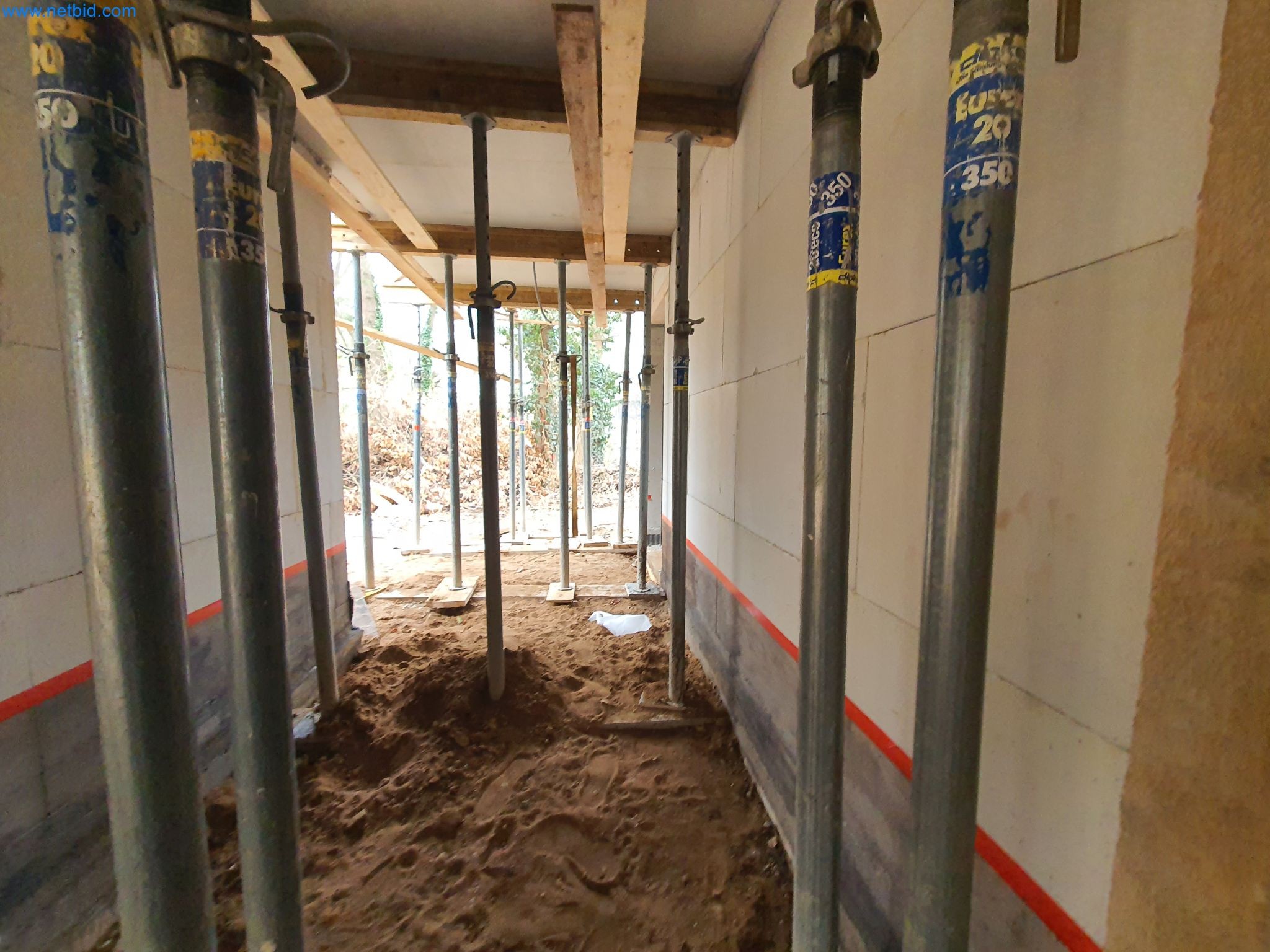 Stavební stroje, vozidla, bednicí materiál a příslušenství z oblasti stavebnictví-8