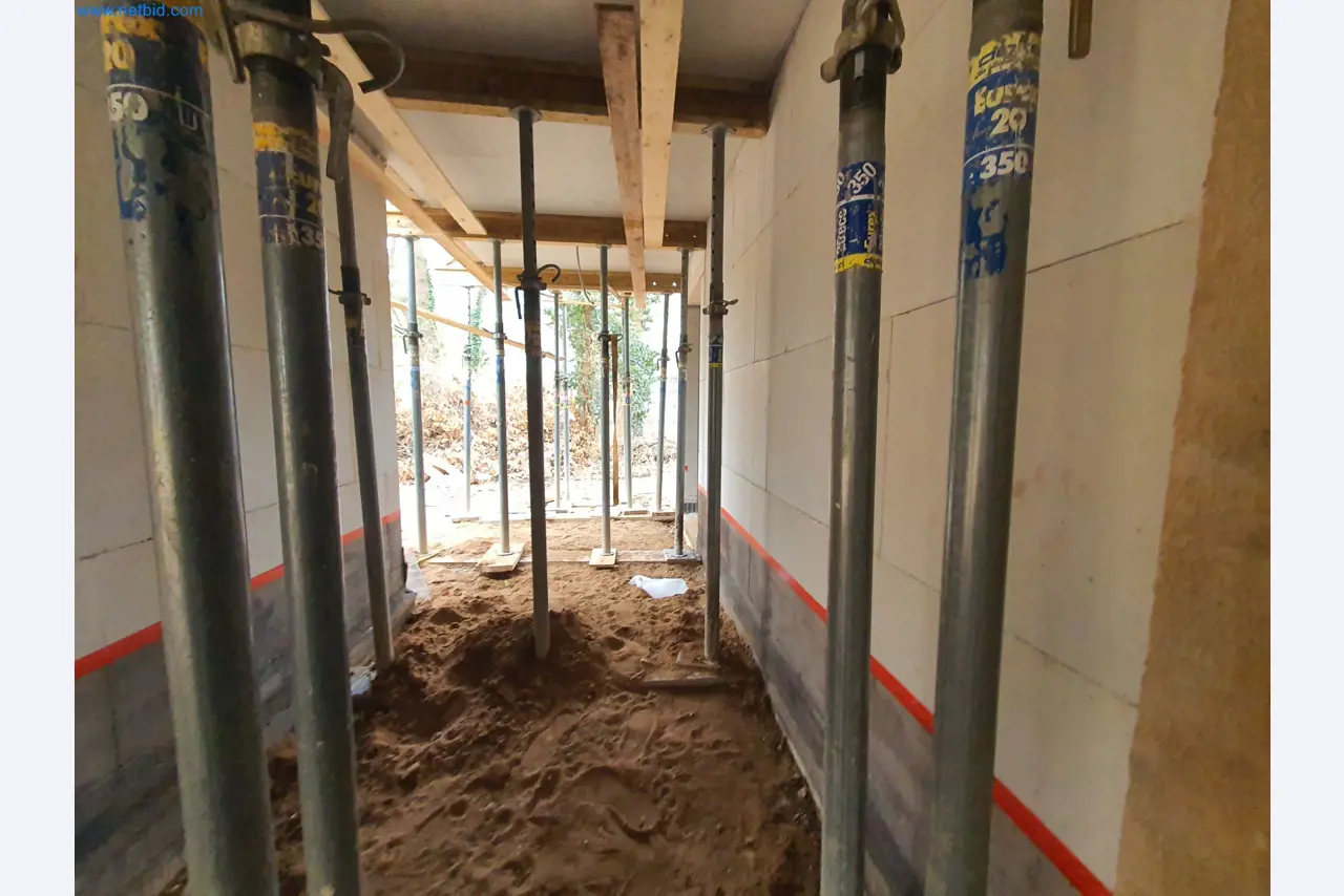 Baumaschinen, Fahrzeuge, Schalungsmaterial und Zubehör aus dem Bereich Hochbau-8