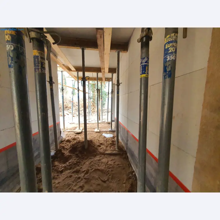 Baumaschinen, Fahrzeuge, Schalungsmaterial und Zubehör aus dem Bereich Hochbau-8