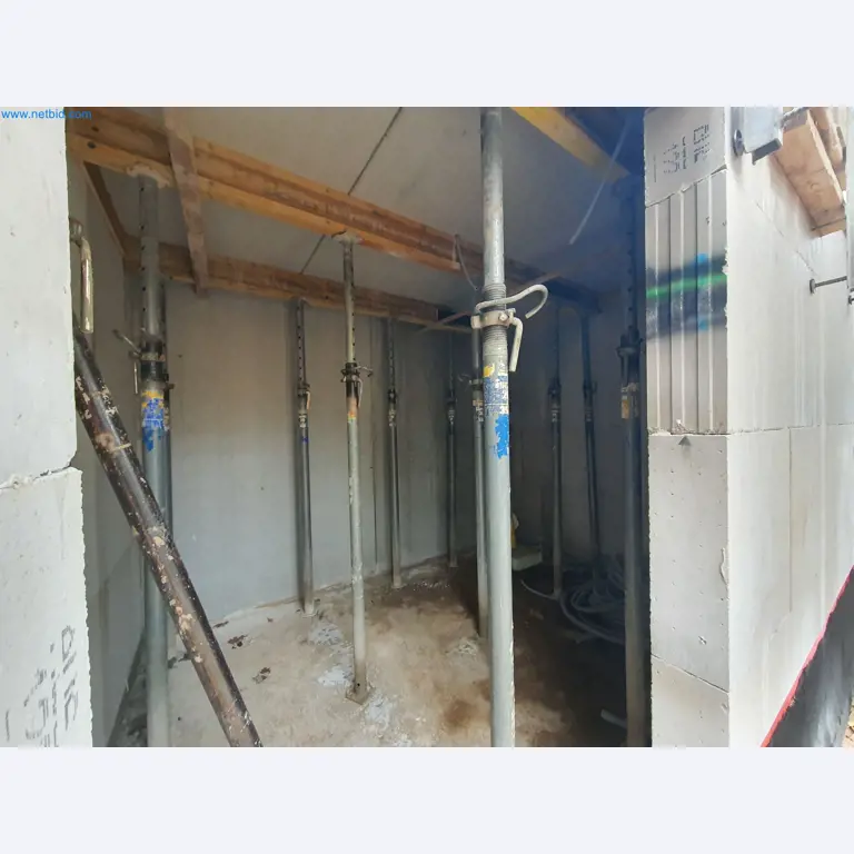 Baumaschinen, Fahrzeuge, Schalungsmaterial und Zubehör aus dem Bereich Hochbau-9