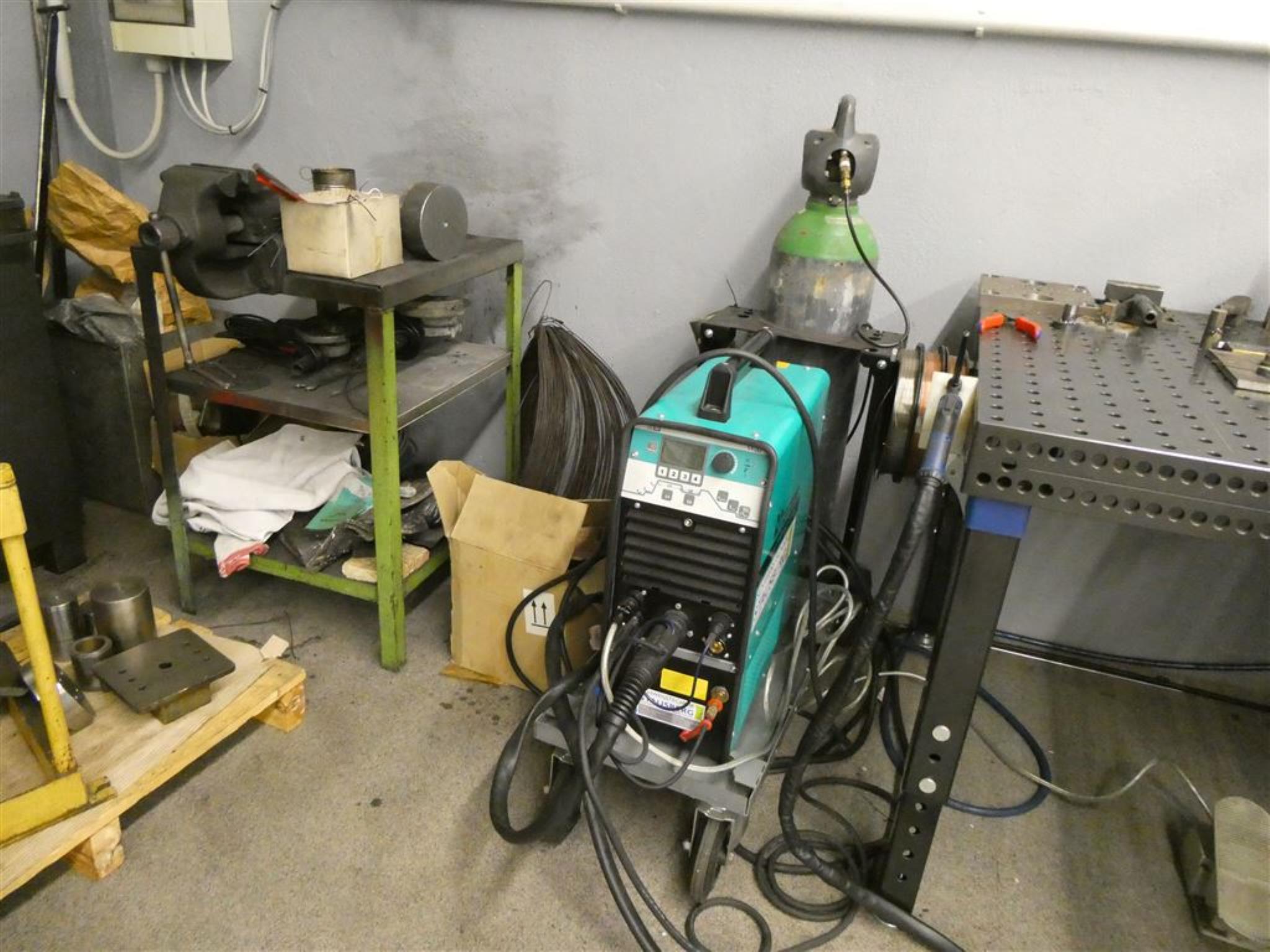 Machines from the mechanical engineering sector-21