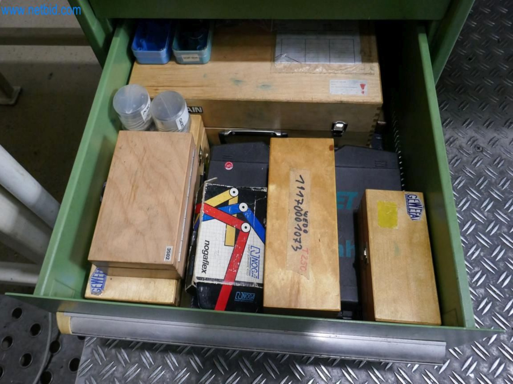 Machines du domaine de la construction de moules-14