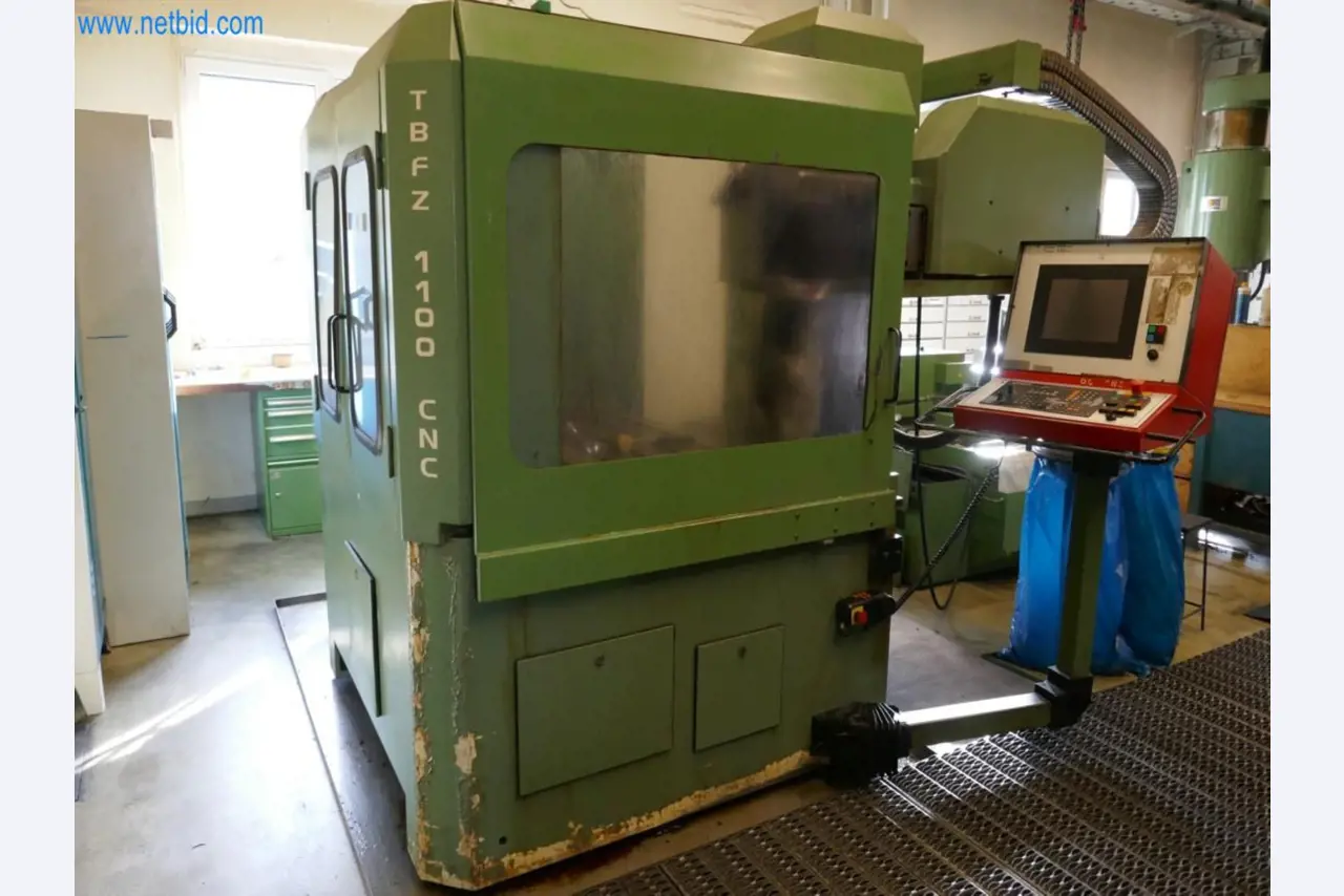 Machines du domaine de la construction de moules-1