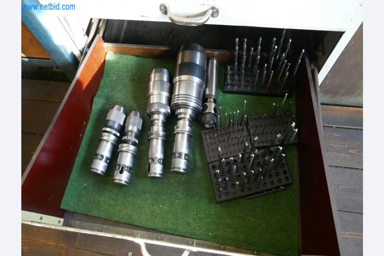 Machines du domaine de la construction de moules-11