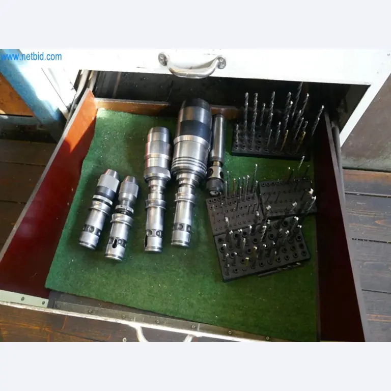 Machines du domaine de la construction de moules-11