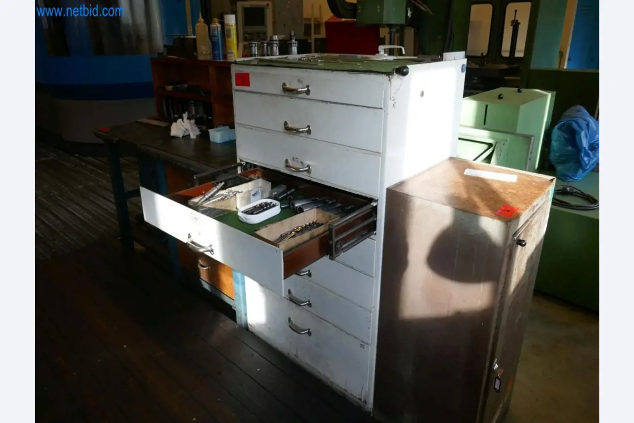 Machines du domaine de la construction de moules-8