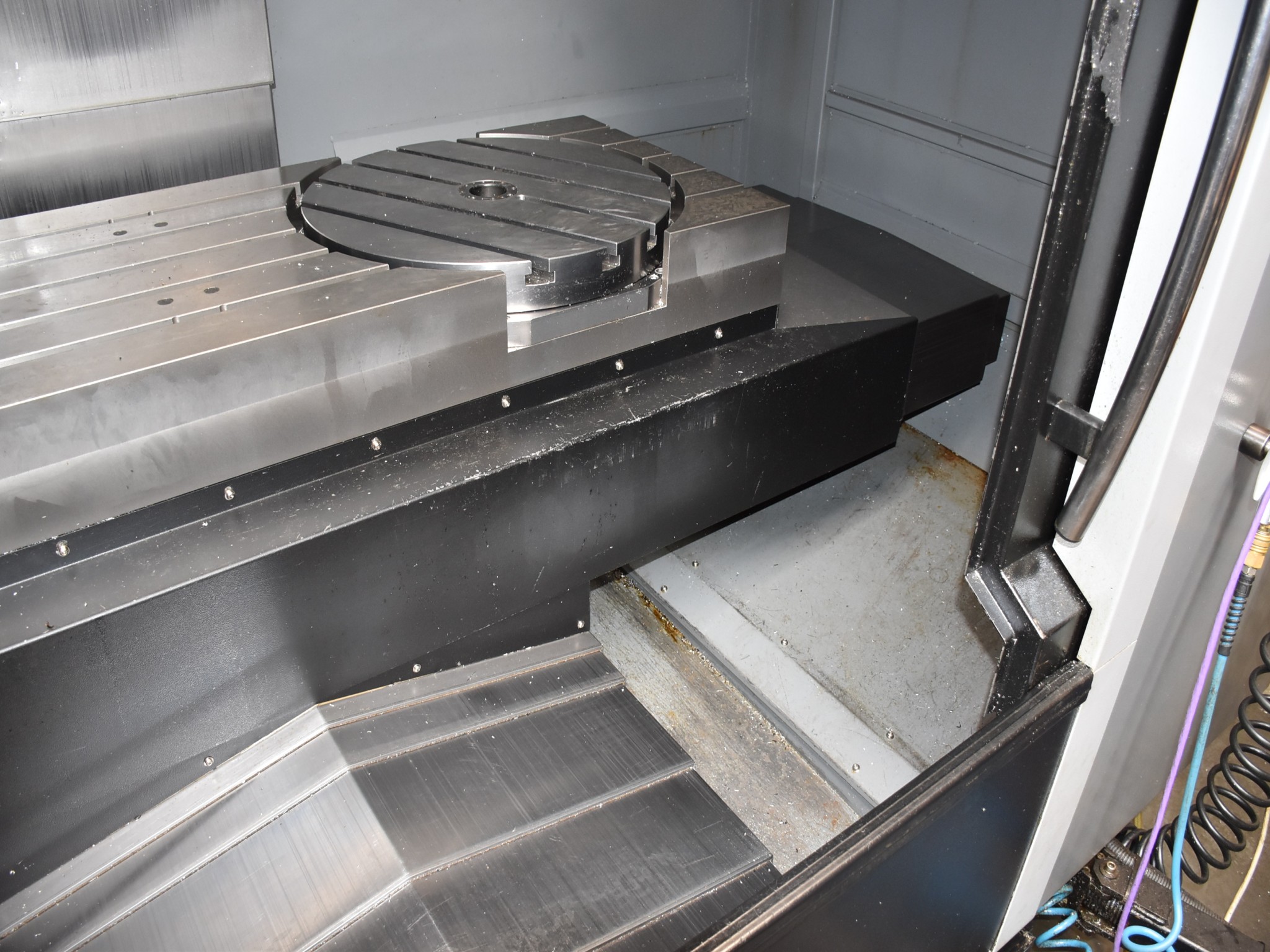 HURCO 5-axis machining center-11