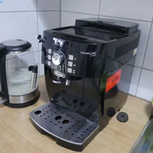 W pełni automatyczny ekspres do kawy DeLonghi MagnificaS