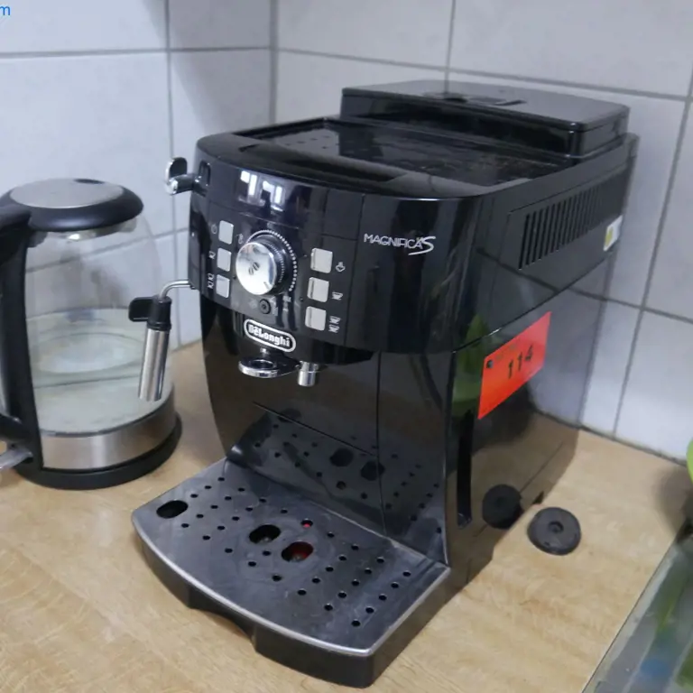 W pełni automatyczny ekspres do kawy DeLonghi MagnificaS