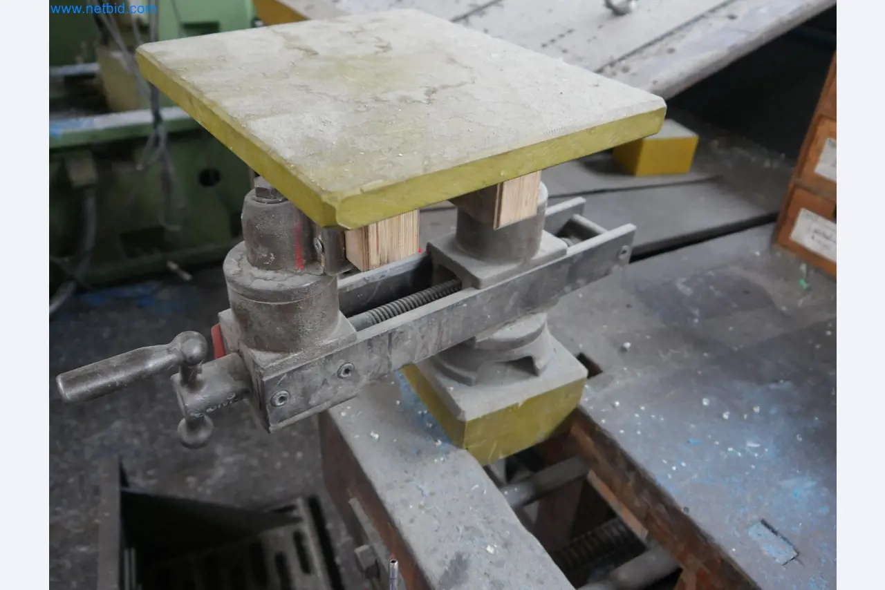 Máquinas del ámbito de la fabricación CNC y la ingeniería mecánica-3