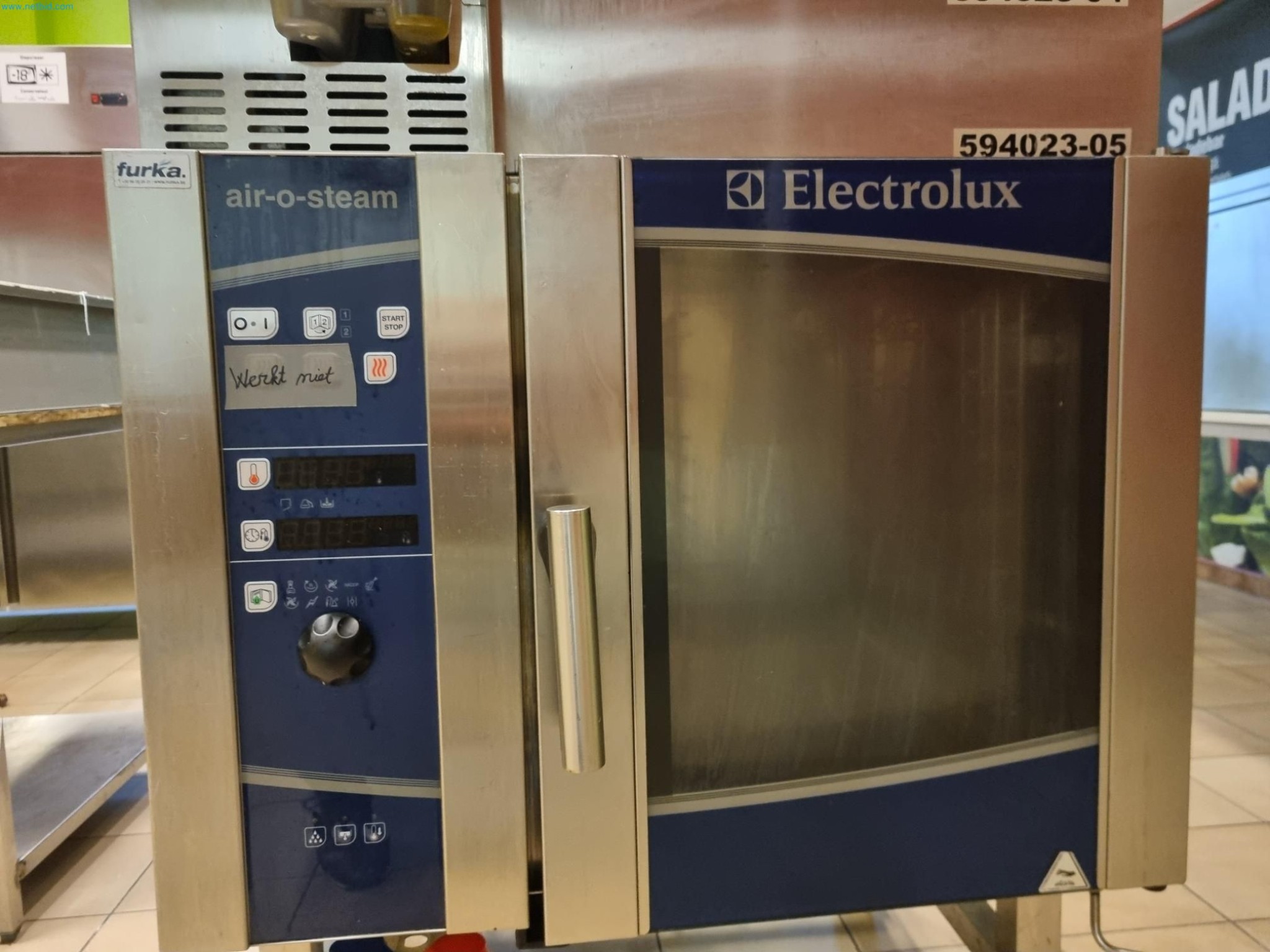 Equipamiento de cocina y comedor de la planta cerrada-6