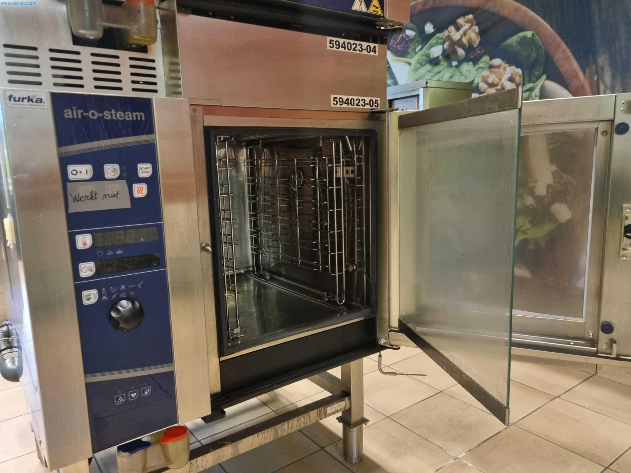 Equipamiento de cocina y comedor de la planta cerrada-8