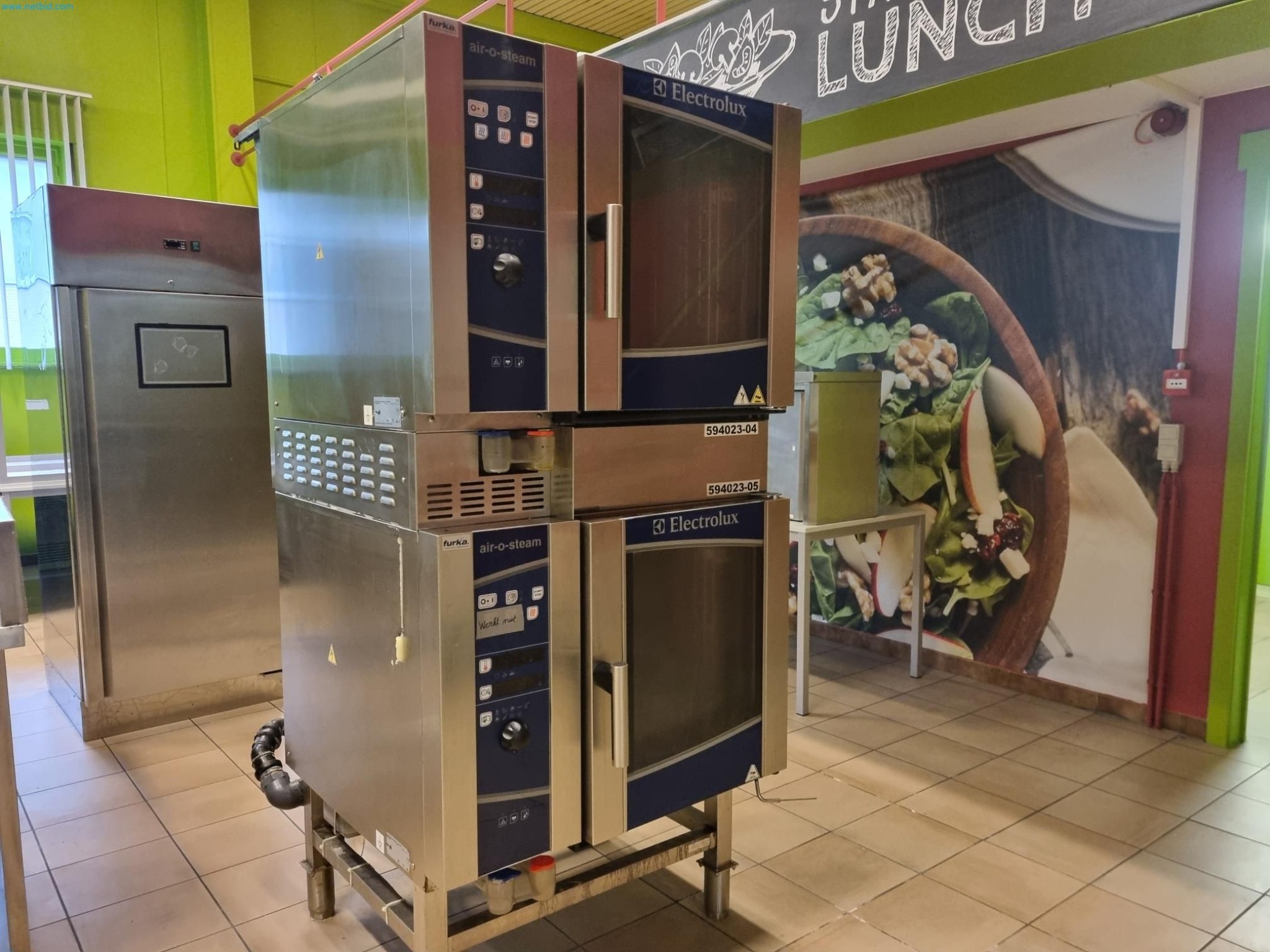 Equipamiento de cocina y comedor de la planta cerrada-9