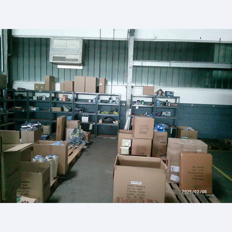 Verkoop uit het magazijn van een online postorderbedrijf gespecialiseerd in dierenbenodigdheden en tuinaccessoires-3