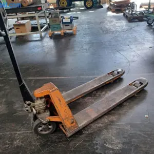 Pallet truck