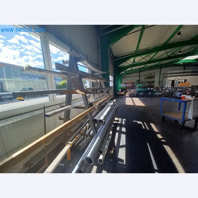 Machines pour le travail du métal : entre autres, centres d'usinage avec accessoires-2