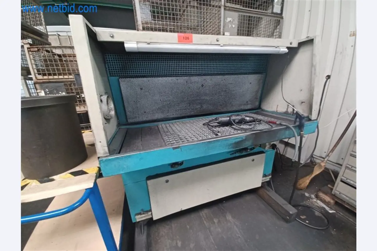 Machines pour le travail du métal : entre autres, centres d'usinage avec accessoires-1