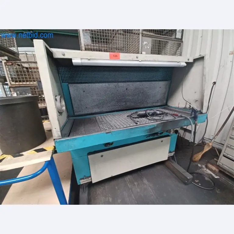 Machines pour le travail du métal : entre autres, centres d'usinage avec accessoires-1