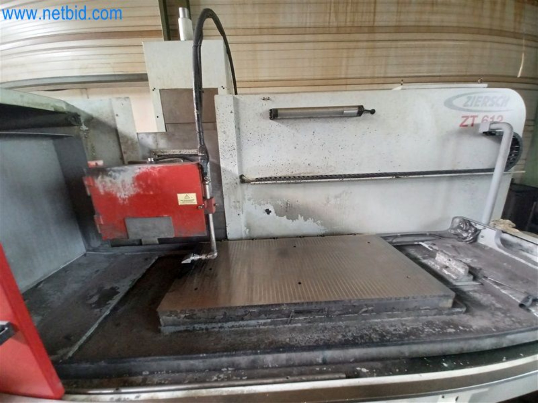 Máquinas para trabalhar metais: incluindo centros de maquinagem com acessórios-5